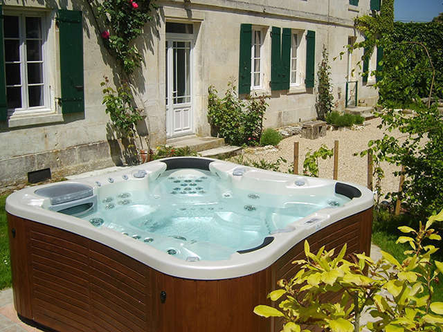 Whirlpool aufgestellt 12