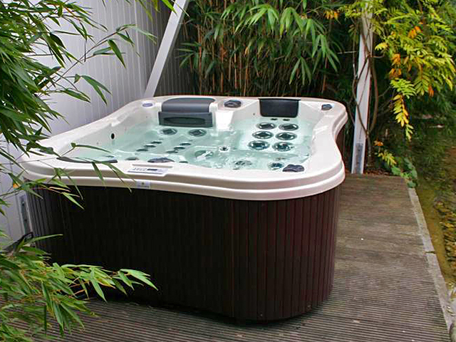 Whirlpool aufgestellt 14